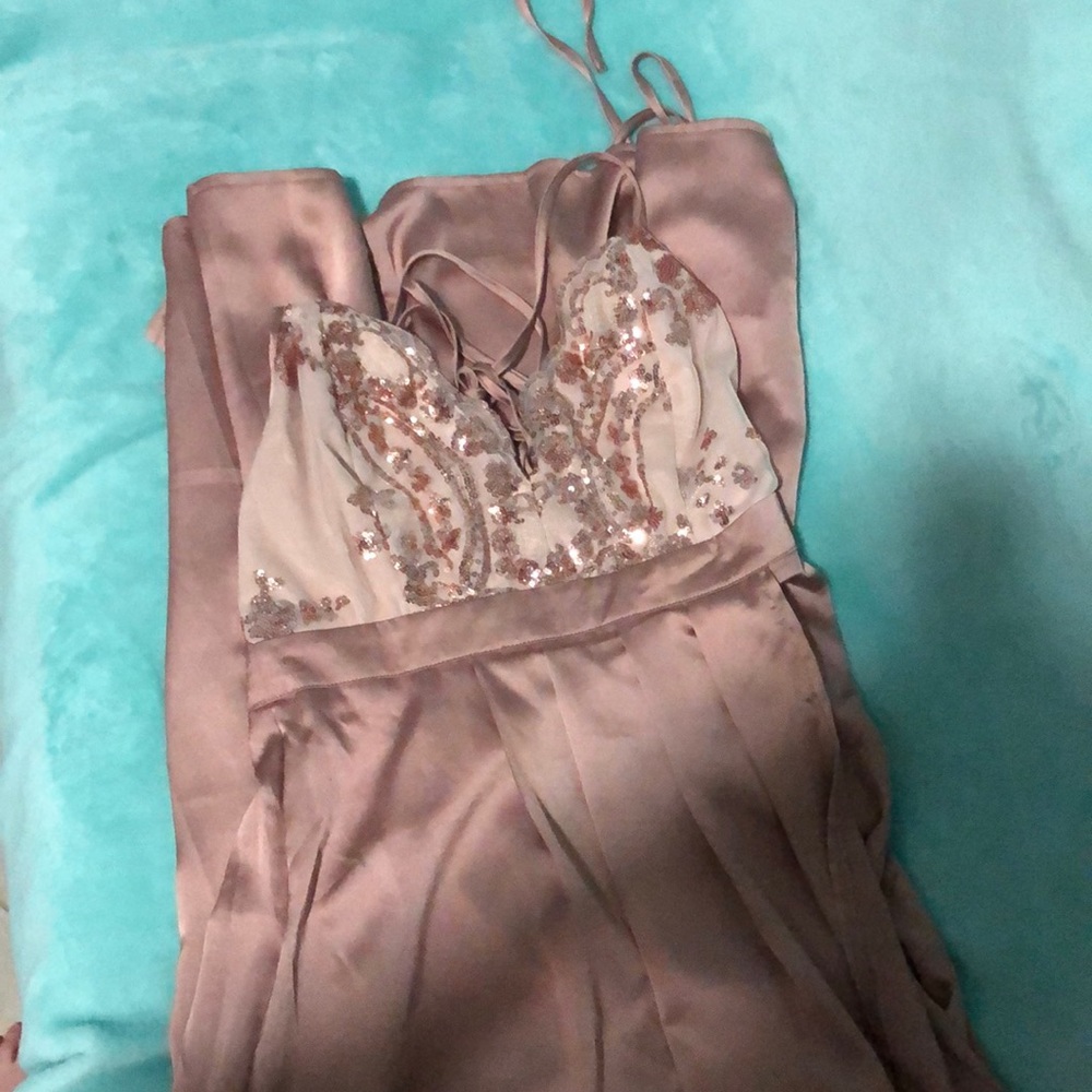 Dress - Picture 3 of 3